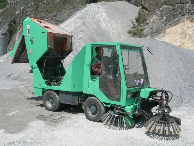 /media/232-9_e4.jpg
